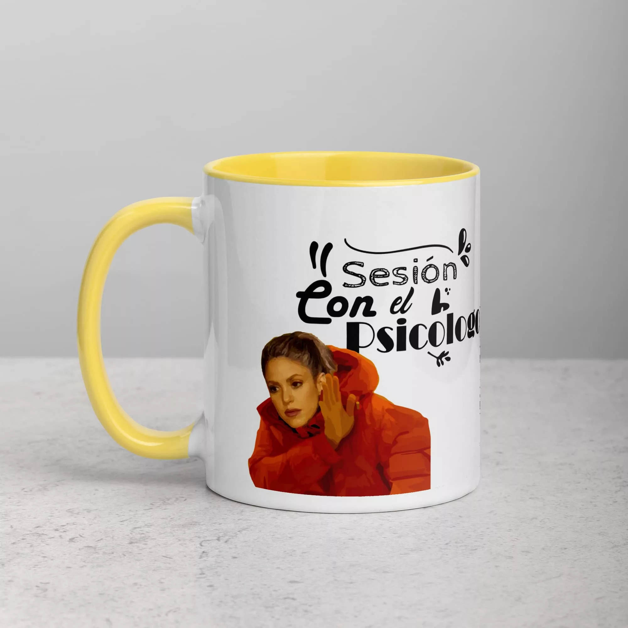 taza meme shakira sesion com bizarrap color interior amarillo 11oz left | Supertazas