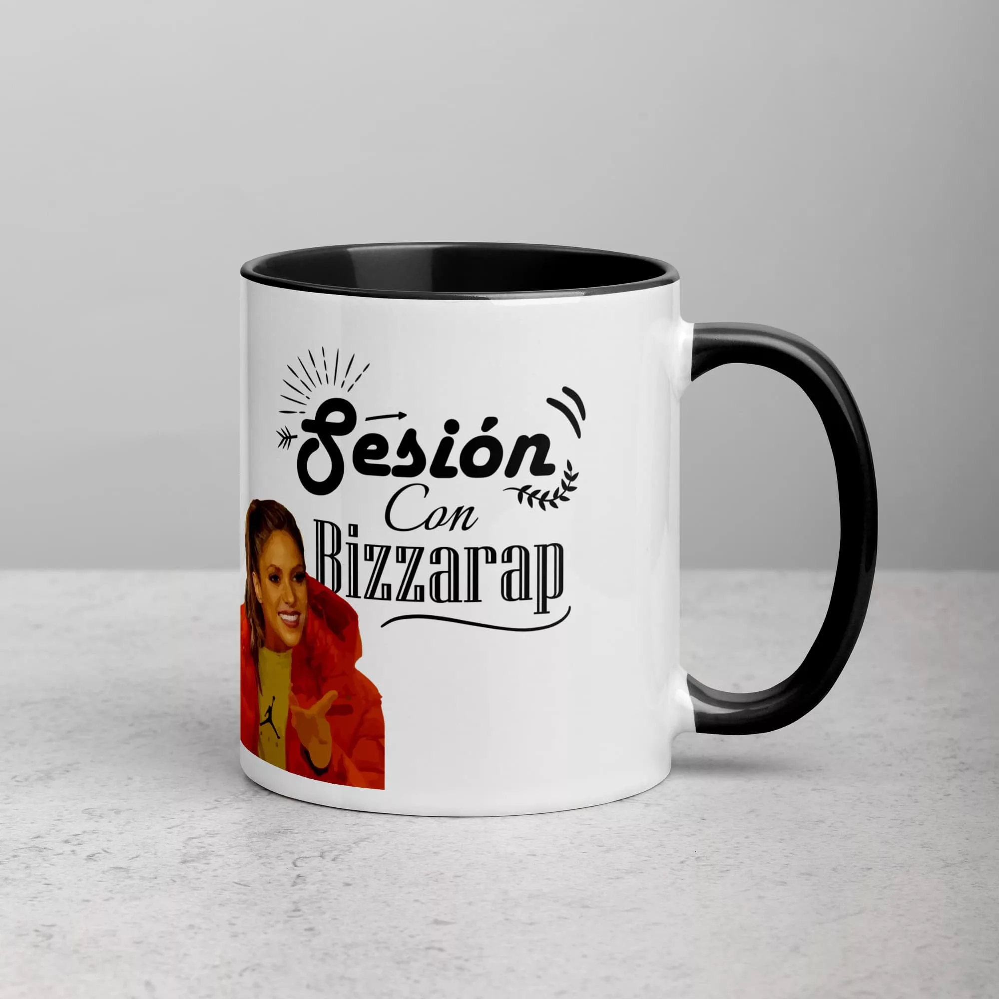 taza meme shakira sesion com bizarrap color interior negro 11oz right | Supertazas