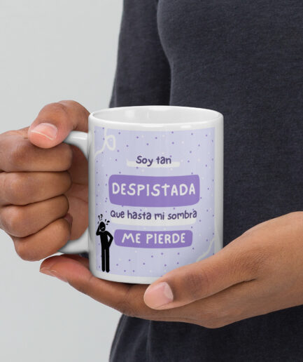 Taza 11oz "soy tan despistada que hasta mi sombra me pierde"