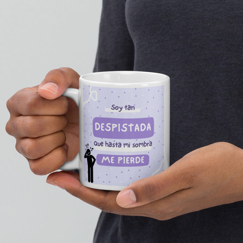 Taza 11oz "soy tan despistada que hasta mi sombra me pierde"