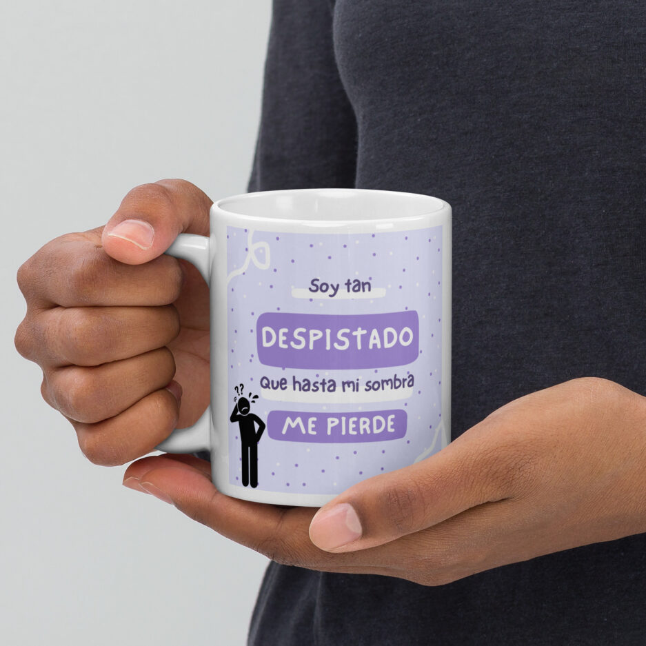 Taza 11oz "soy tan despistado que hasta mi sombra me pierde"