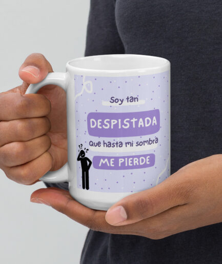 Taza 15oz "soy tan despistada que hasta mi sombra me pierde"