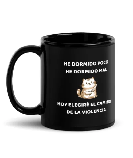 He dormido poco y mal taza negra con diseño de gato y texto en español, ideal para amantes de los gatos con humor y mensajes positivos sobre la salud mental y el autocuidado.