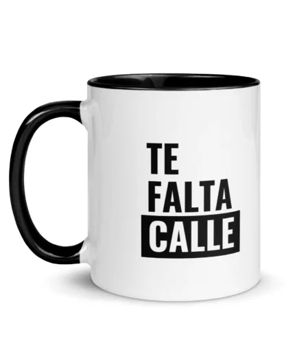 Te falta calle taza con mensaje en blanco y negro alt text taza blanca con mensaje en negro "te falta calle" en tipo de letra moderno y divertido. caption taza de cerámica blanca con boca y asa en negro, con la frase "te falta calle" en letras llamativas en negro sobre fondo blanco. descripción Taza de cerámica blanca con asa y boca en negro, decorada con un mensaje en letras negras que dice "te falta calle". Ideal para regalar o lucir un mensaje divertido en la oficina o en casa, resistente y de buena calidad. relevancia Alta.