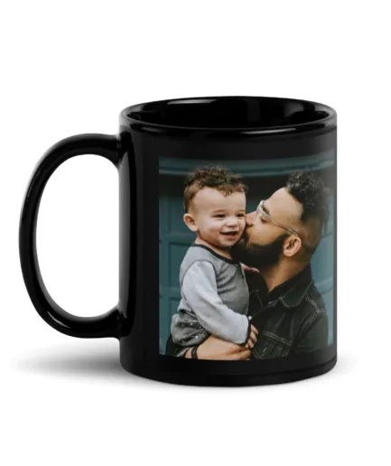 Disfraz de taza personalizada con foto de padre e hijo en un momento cariñoso. Perfecta para regalos y recuerdos especiales. Material cerámico de alta calidad, ideal para uso diario.