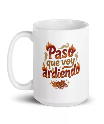 taza-paso-que-voy-ardiendo_blanca-brillante_blanco_15oz_handle-on-left