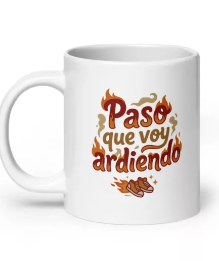 taza-paso-que-voy-ardiendo_blanca-brillante_blanco_20oz_handle-on-left