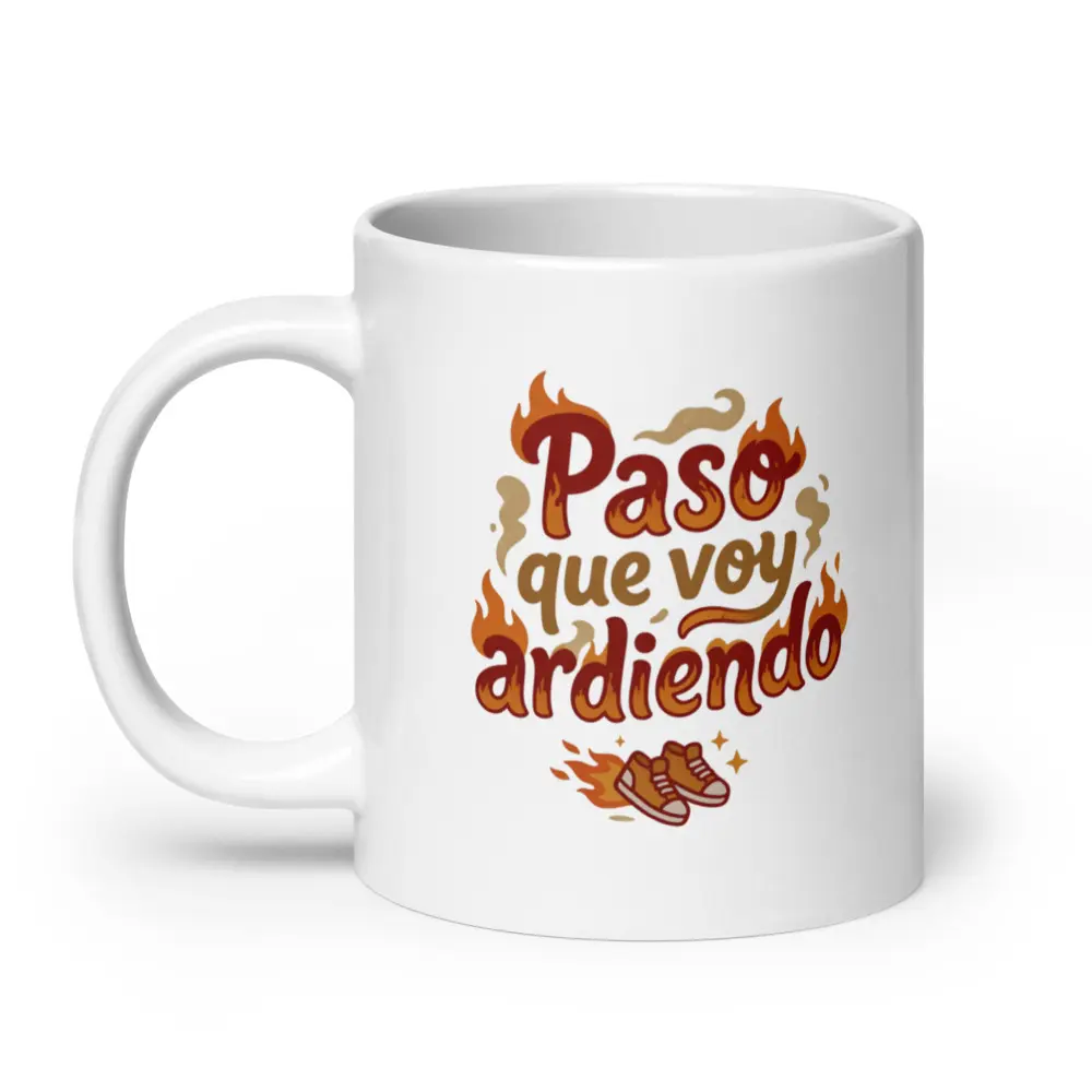 taza-paso-que-voy-ardiendo_blanca-brillante_blanco_20oz_handle-on-left taza-paso-que-voy-ardiendo_blanca-brillante_blanco_20oz_handle-on-left