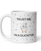 taza trust me im a ducktor blanca brillante blanco 11oz handle on left | Supertazas
