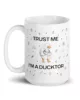taza trust me im a ducktor blanca brillante blanco 15oz handle on left | Supertazas