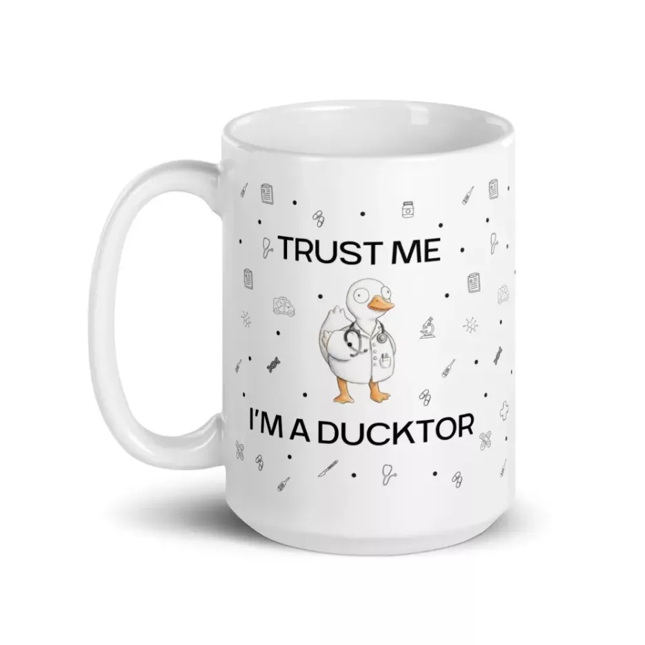 taza-trust-me-im-a-ducktor_blanca-brillante_blanco_15oz_handle-on-left