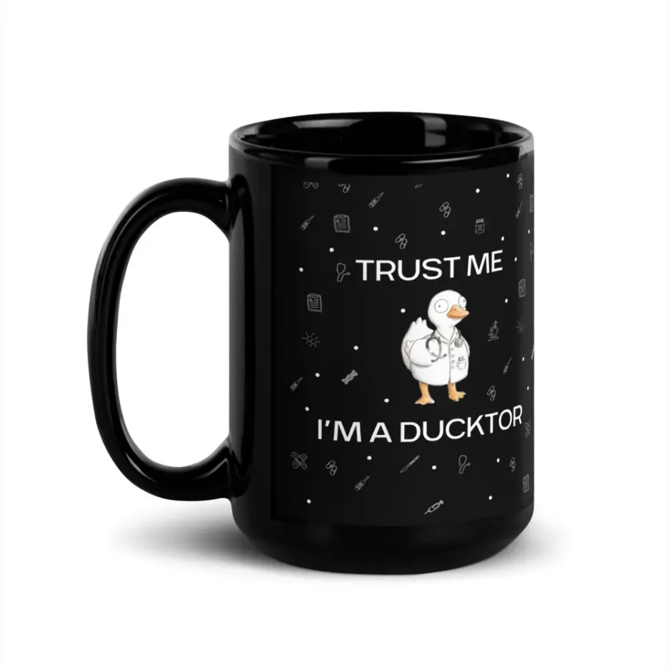 taza-trust-me-im-a-ducktor_negra-brillante_negro_15oz_handle-on-left